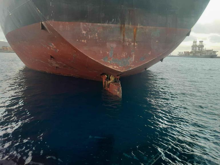 11 gün süren yolculuk: Geminin dümen yelpazesinde üç kaçak göçmen bulundu