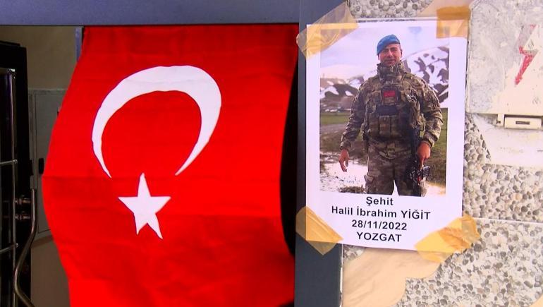 Şehit Uzman Çavuş Yiğit için Arnavutköydeki evinin önünde helallik alındı