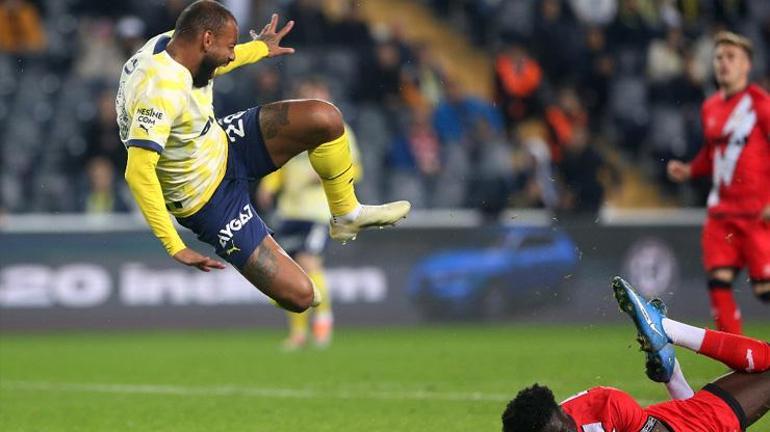Fenerbahçede Joao Pedro sakatlandı Mert Hakan görünce yıkıldı
