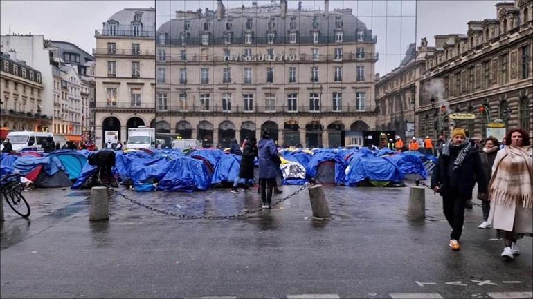 Parisin göbeğinde sokakta kalıyorlar