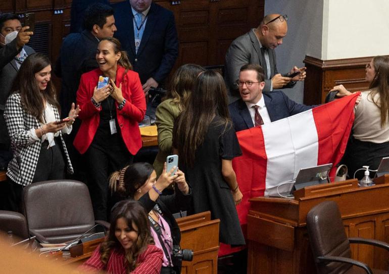 Peru Cumhurbaşkanı Castillo, hükümeti devirmeye çalışmakla suçladığı Kongreyi feshetti