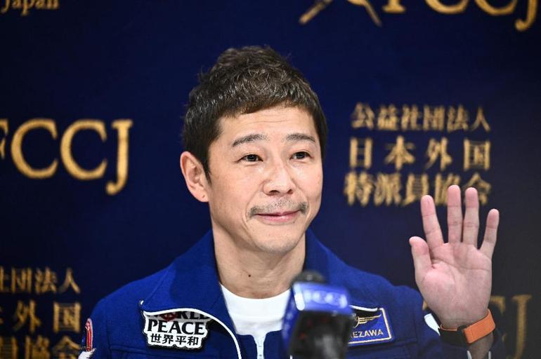 Japon milyarder Maezawa, Ay yolculuğuna katılacak 8 ismi açıkladı