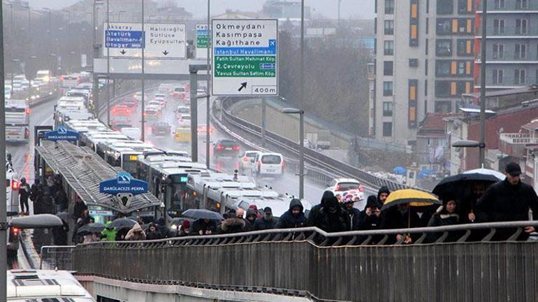 Son dakika... İstanbulda yağmur trafiği