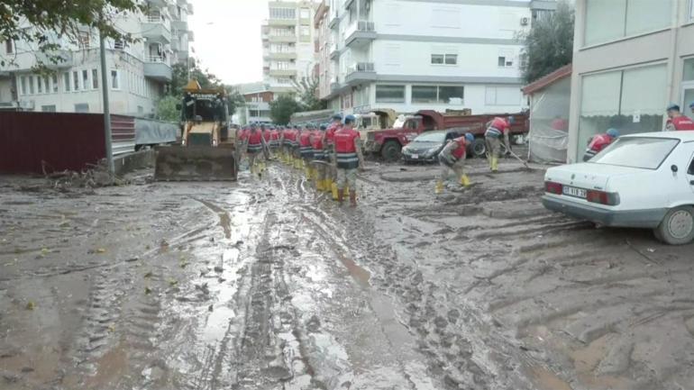 Antalya’da selin izleri siliniyor