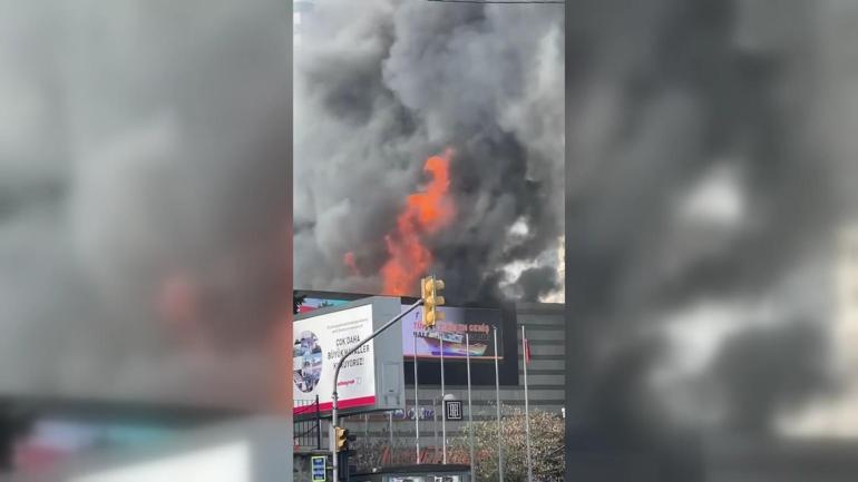 Son dakika... İstanbulda Metro City AVMde yangın