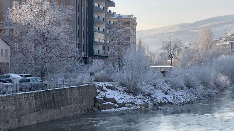 Bayburt buz kesti; termometreler eksi 14 dereceyi gösterdi