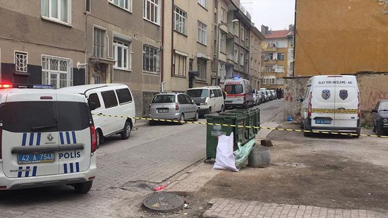 2 kızını bıçaklayarak öldürüp, polise teslim oldu