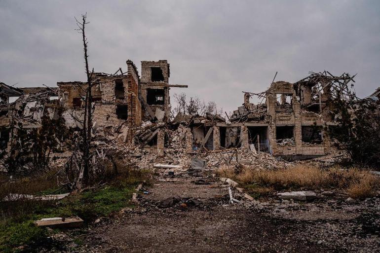 Hersonda yoğun topçu saldırısı: Ukraynalı siviller kenti terk ediyor