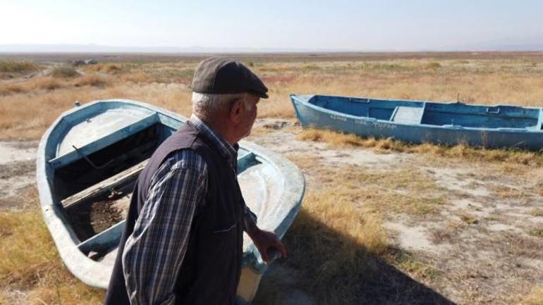 Geriye yürek burkan bir manzara kaldı Marmara Gölü tamamen kurudu