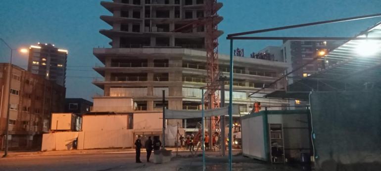 Son dakika: İzmirde inşaat vinci devrildi Vali Köşgerden açıklama: 6 kişi öldü