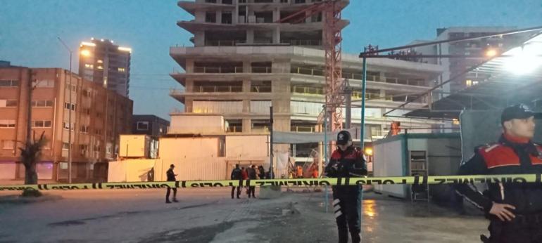 Son dakika: İzmirde inşaat vinci devrildi Vali Köşgerden açıklama: 6 kişi öldü