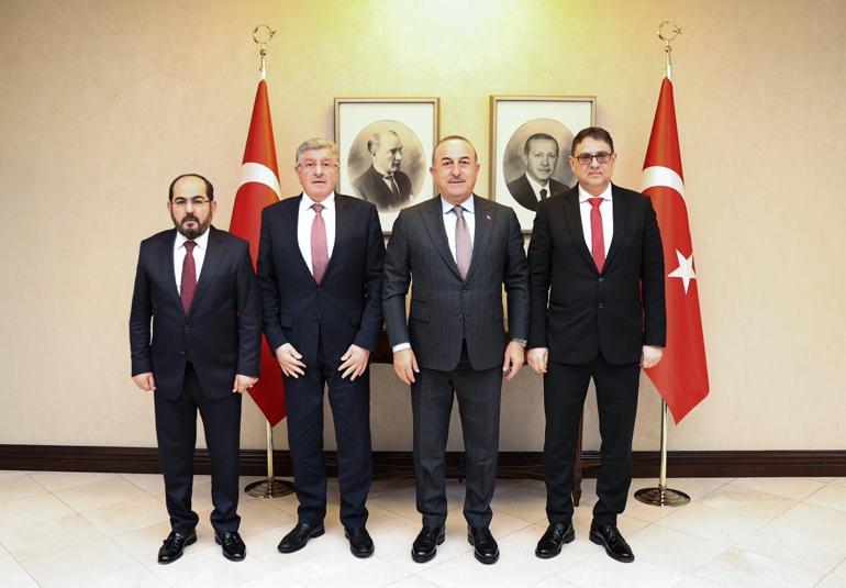 Türkiyeden Suriye diplomasisi: Bakan Çavuşoğlu Suriyedeki muhalif grup liderleriyle görüştü