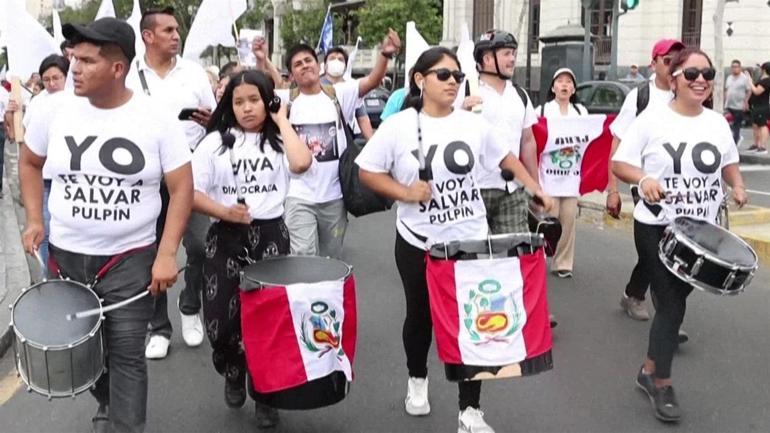 Peruda siyasi kaos dinmiyor