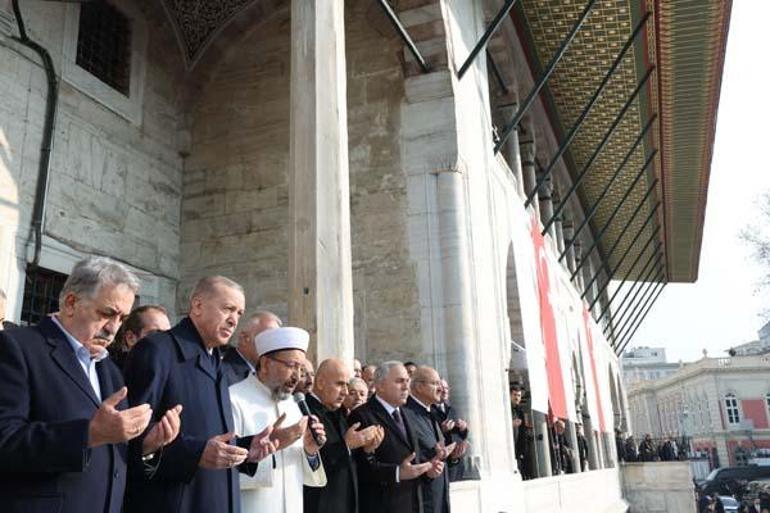 SON DAKİKA: Restore edilen Yeni Camii ibadete açıldı