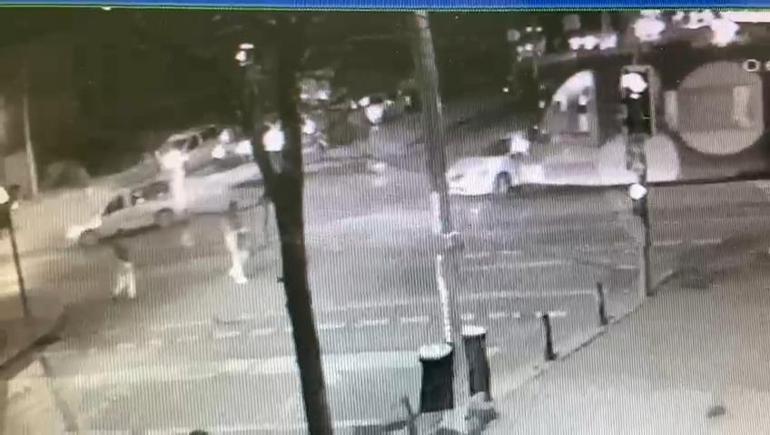 Son dakika haberi: Zeytinburnunda tramvay ile otomobil çarpıştı