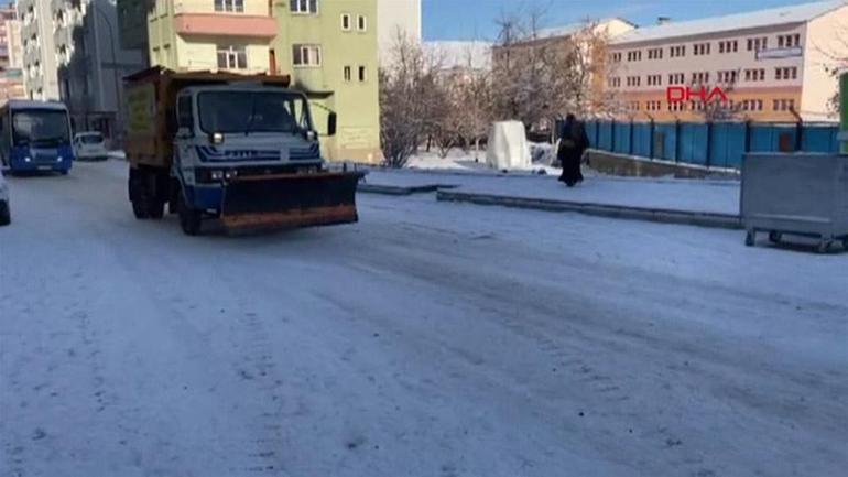 Doğuda beklenen kar başladı