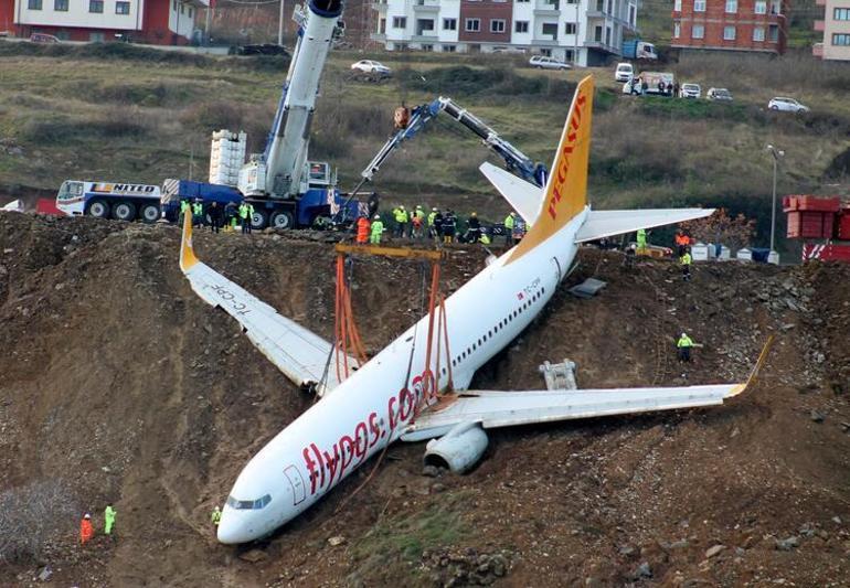 162 yolculu uçak Trabzonda pistten çıkmıştı... Pilotun ifadesine CNN TÜRK ulaştı
