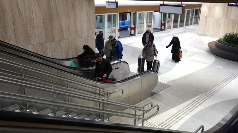 Havalimanı metro seferleri başladı