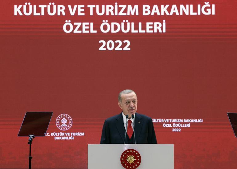 Cumhurbaşkanı Erdoğandan kültür-sanat çıkışı: Bu iklimi tektipleştiren mahalle baskısını reddediyoruz