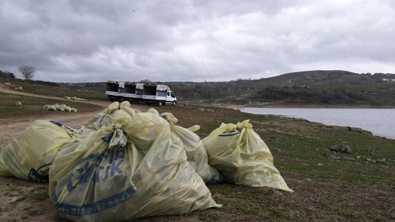 Barajlarda sular çekildi, atıklar gün yüzüne çıktı