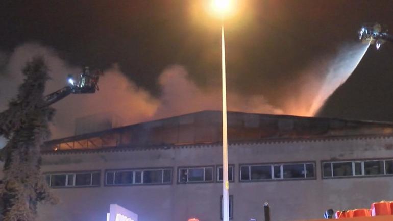 Pendikte 3 katlı fabrikada yangın