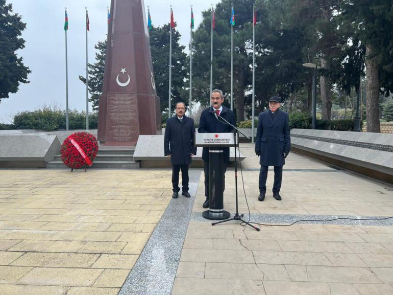 Bakan Özer, Azerbaycan’da Türk Şehitliği’ni ziyaret etti