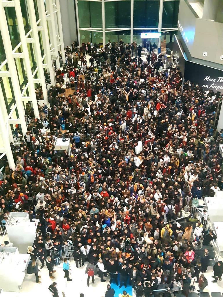 Binlerce gönüllü İstanbul Havalimanına akın etti