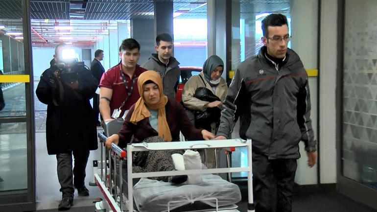79 yaşındaki depremzede: Oğlum annesini sırtladı, enkazdan çıkardı