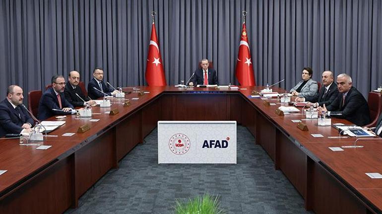 Son dakika... Cumhurbaşkanı Erdoğan, AFAD merkezinde: Milletimle beraber üstesinden geleceğiz