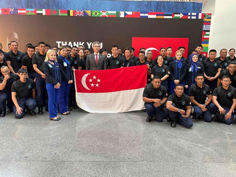 Singapurdan gelen arama kurtarma ekibi alkışlarla uğurlandı