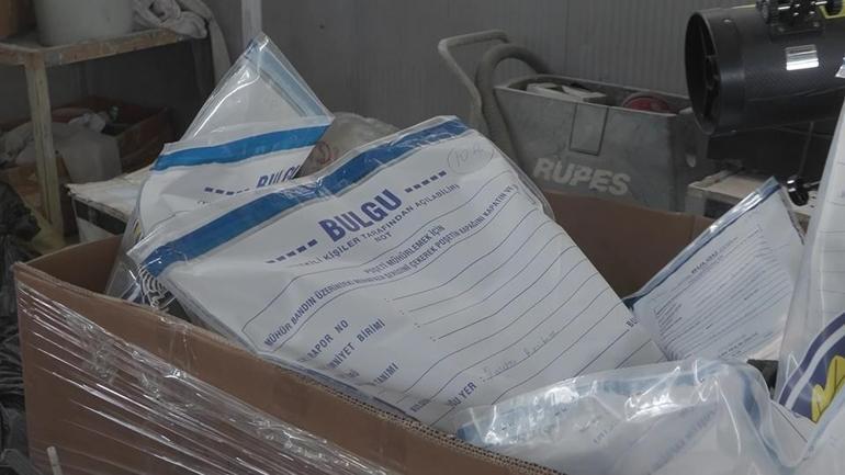 Enkazdan çıkan değerli eşyalar koruma altında