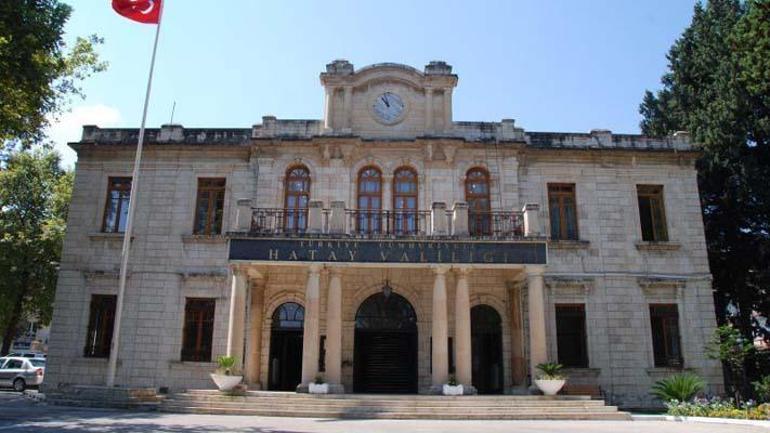 Tarihi Hatay Valilik binasının bir bölümü yıkıldı