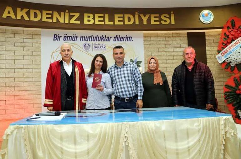 Depremzede çiftler, Mersinde evlendi