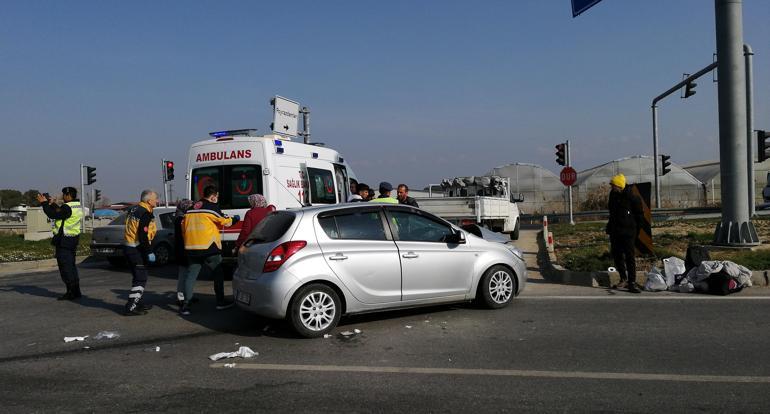 Depremzedelerin otomobili, kamyonetle çarpıştı: 1 ölü, 5 yaralı