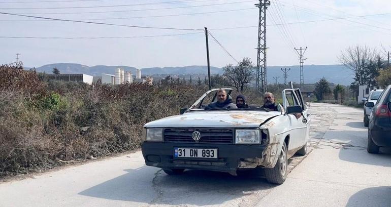 Enkazdan çıkardı: Yarım otomobille trafikte...