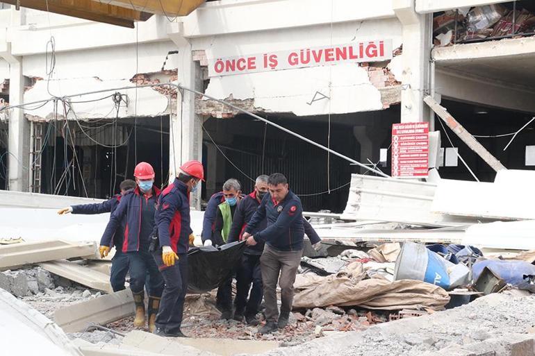 SON DAKİKA: Depremde hasar gören fabrika çöktü: Ölü ve yaralılar var