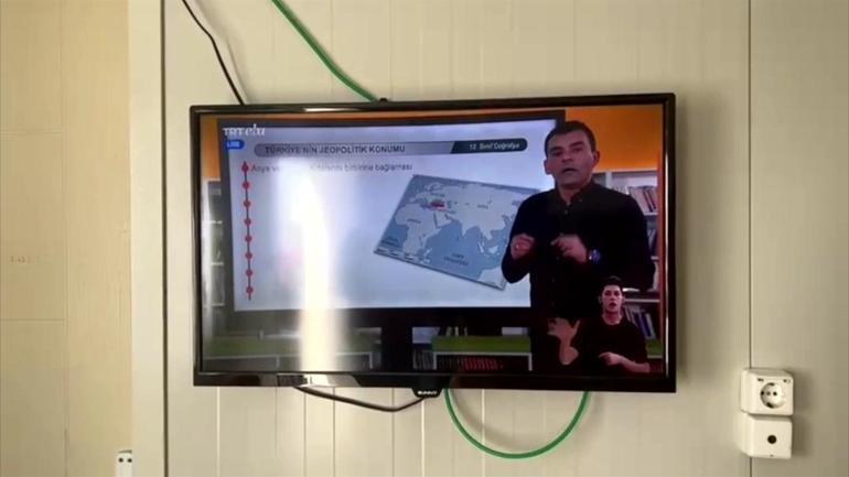 Deprem bölgesinde konteynerlerde TV üzerinden eğitim