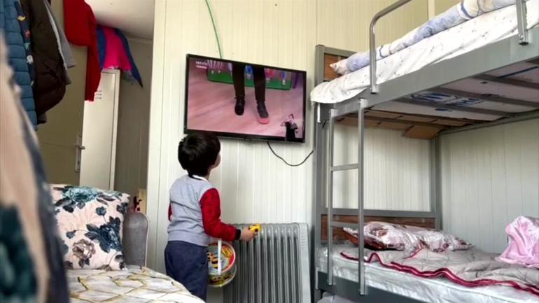 Deprem bölgesinde konteynerlerde TV üzerinden eğitim