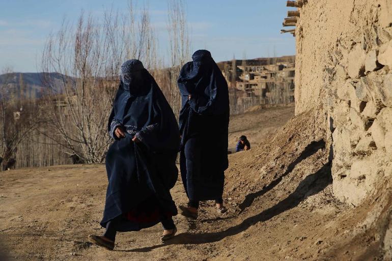 Taliban’dan kadınlara bir darbe daha: Eski boşanma kararları iptal