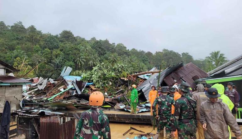 Endonezyadaki toprak kaymasında can kaybı 21e yükseldi