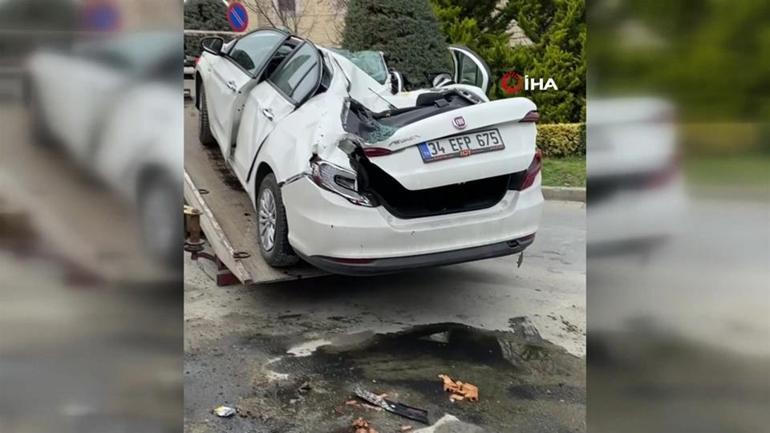 Vinç park halindeki aracın üzerine devrildi