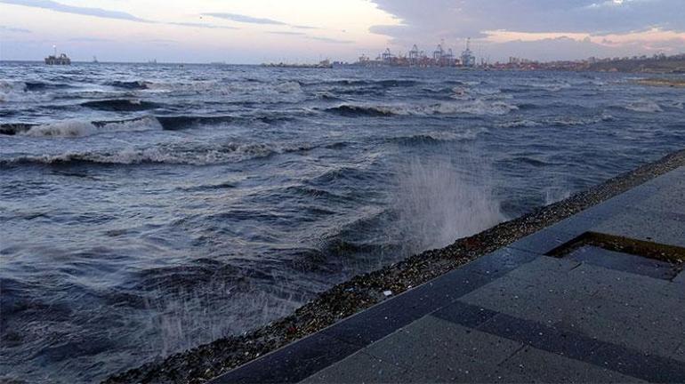 İstanbulda deniz ulaşımına lodos engeli