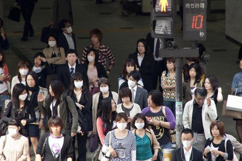 Maskesiz pazartesi: Japonyada maske kullanımı kişisel tercihe bırakıldı
