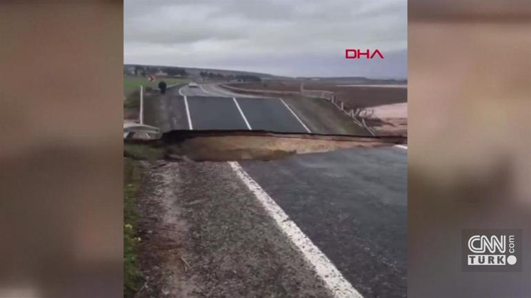 Şanlıurfada sel suları yolu yuttu