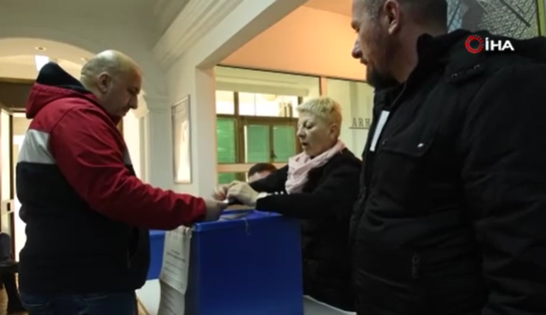 Karadağ halkı cumhurbaşkanlığı seçimi için sandık başında