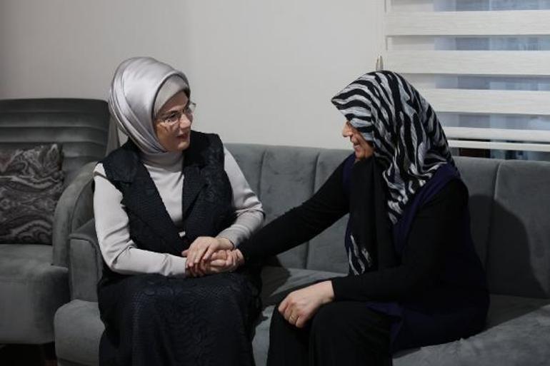 Emine Erdoğan depremzede aile ile iftar yaptı Mete Gazozdan depremzedeye sürpriz