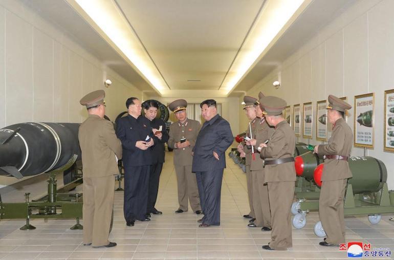 Kuzey Kore lideri Kim, yeni nükleer silahlarını gösterdi