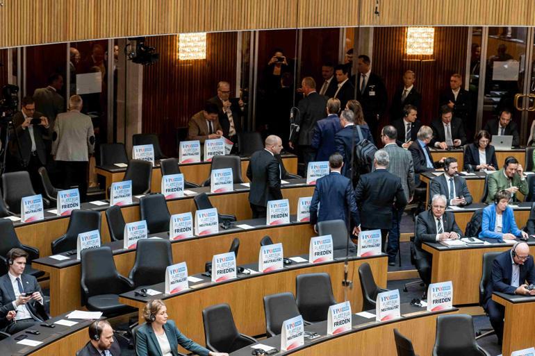 Avusturya’da aşırı sağcı milletvekilleri Zelenski konuşurken meclisi terk etti