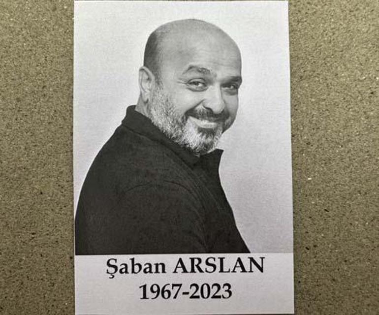 Gazeteci Şaban Arslan için Sabah Gazetesi önünde tören