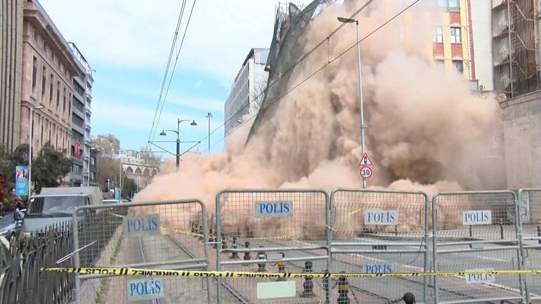 Son dakika... Karaköyde 5 katlı bina çöktü